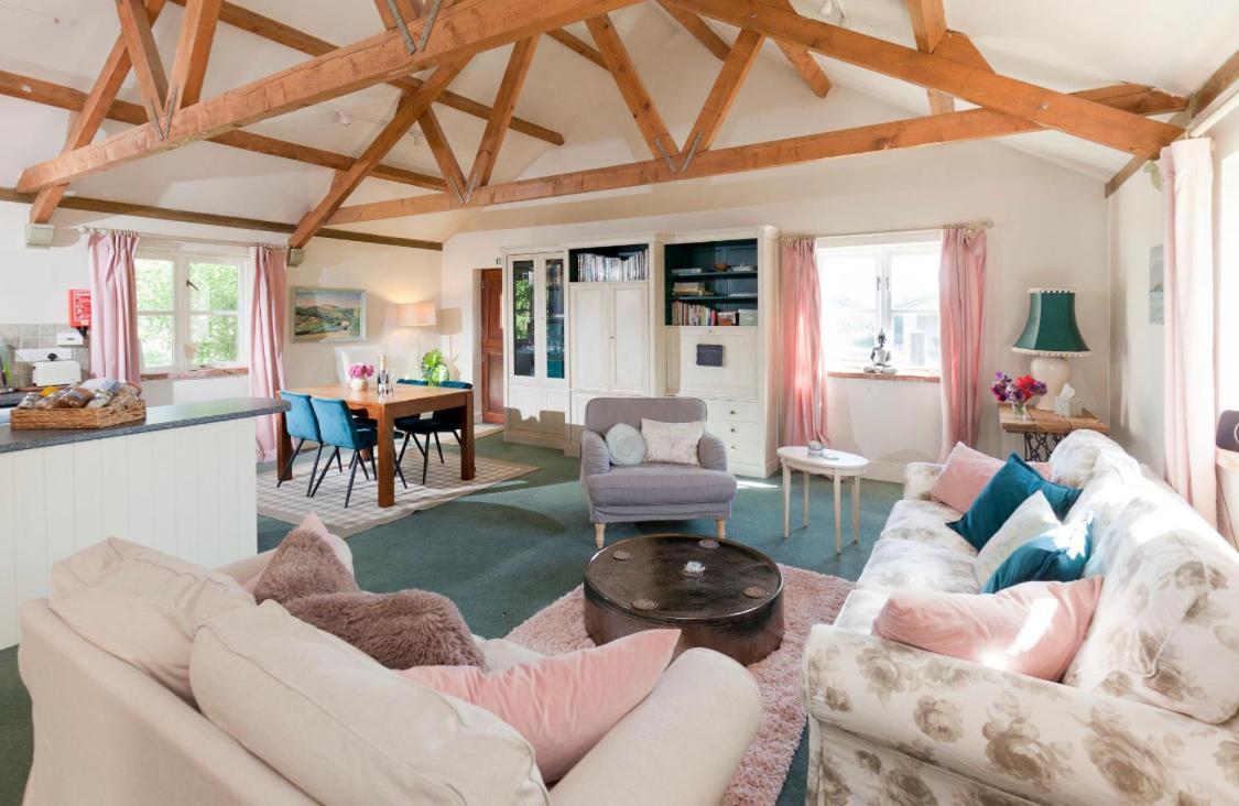Spacious Swallow Cottage Tisbury Exterior photo