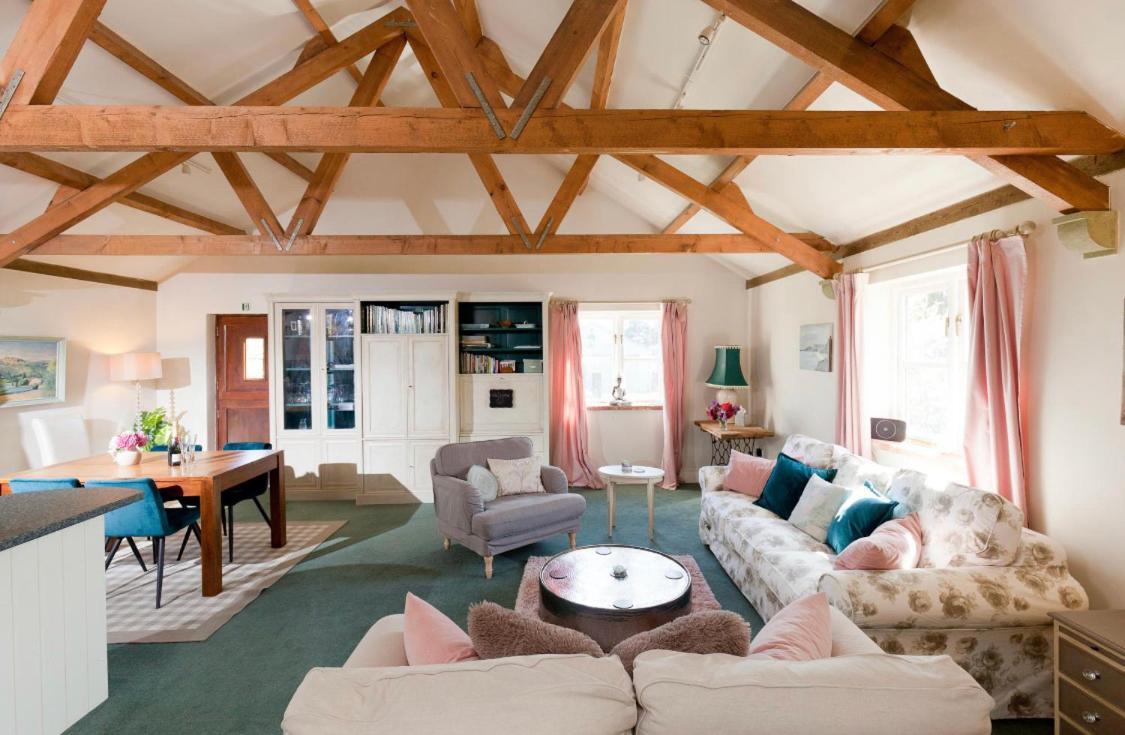 Spacious Swallow Cottage Tisbury Exterior photo