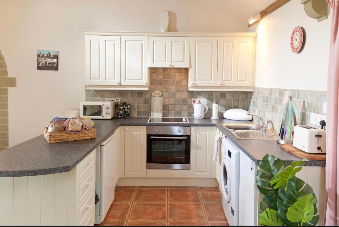 Spacious Swallow Cottage Tisbury Exterior photo