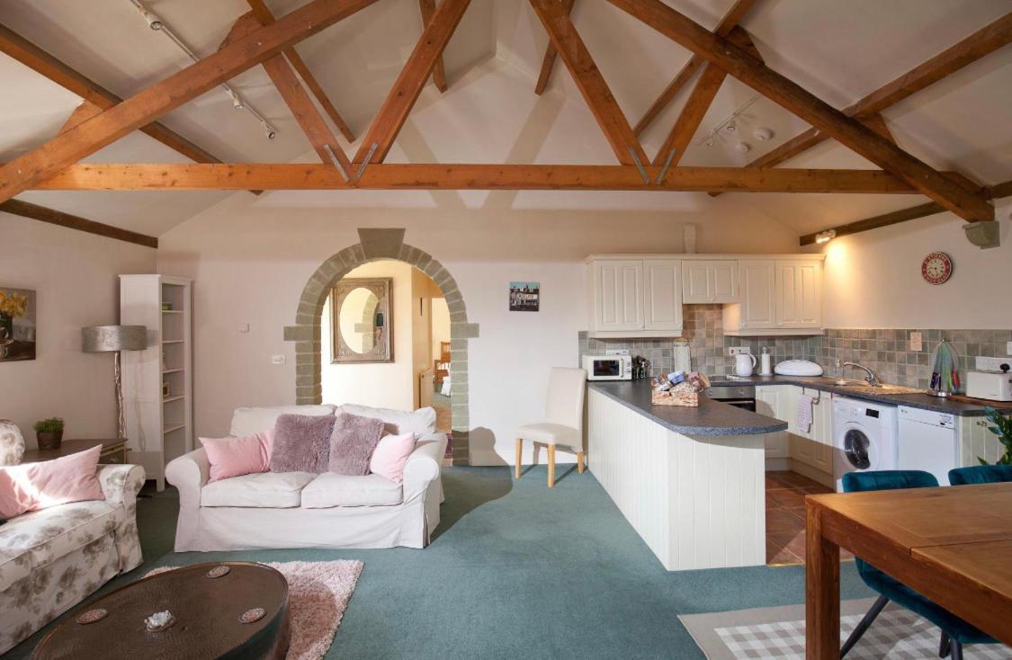 Spacious Swallow Cottage Tisbury Exterior photo