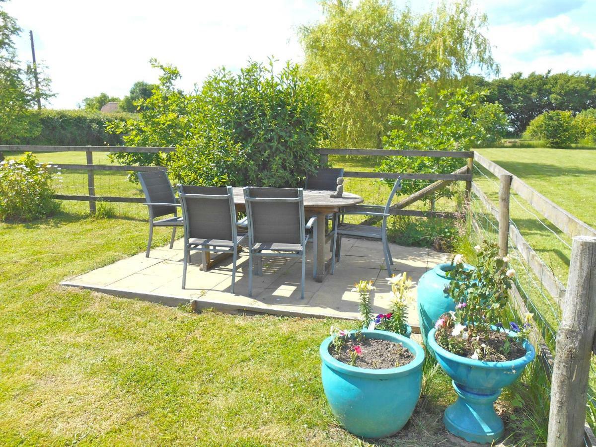 Spacious Swallow Cottage Tisbury Exterior photo