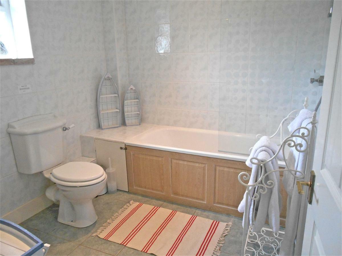 Spacious Swallow Cottage Tisbury Exterior photo